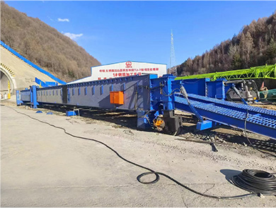 自行式液压仰拱栈桥